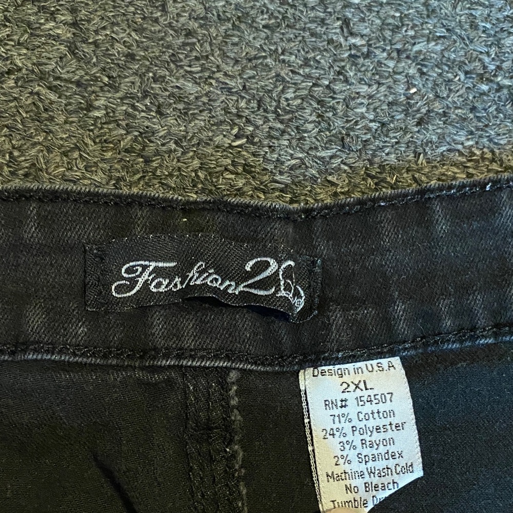 Elegant Black A-Line Denim Skirt - Picture 3 of 4